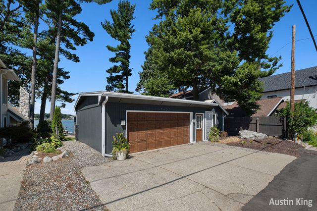 7027 Goldenrod Avenue Ne, Cannon Twp, MI 49341