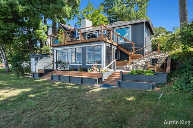 7027 Goldenrod Avenue Ne, Cannon Twp, MI 49341