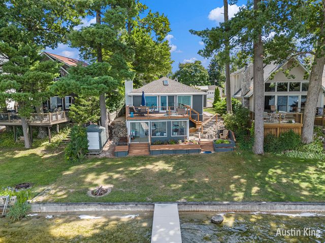 7027 Goldenrod Avenue Ne, Cannon Twp, MI 49341