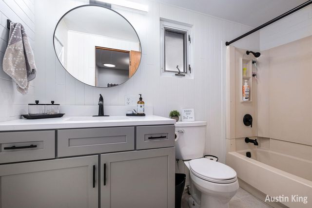 7027 Goldenrod Avenue Ne, Cannon Twp, MI 49341