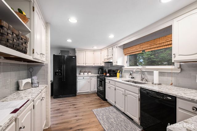 7027 Goldenrod Avenue Ne, Cannon Twp, MI 49341