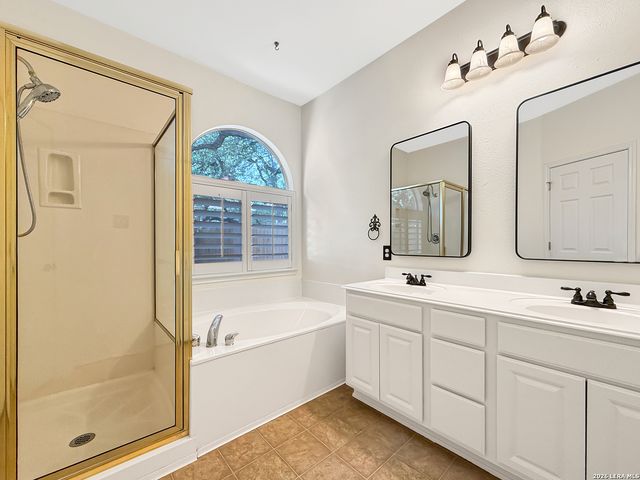 9015 Burnt Peak, Helotes, TX 78023