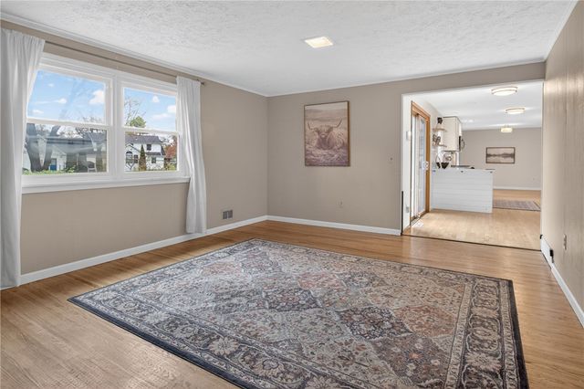 20 Paddington Drive, Gates, NY 14624