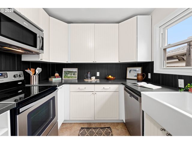 7416 N NEWMAN Ave, Portland, OR 97203