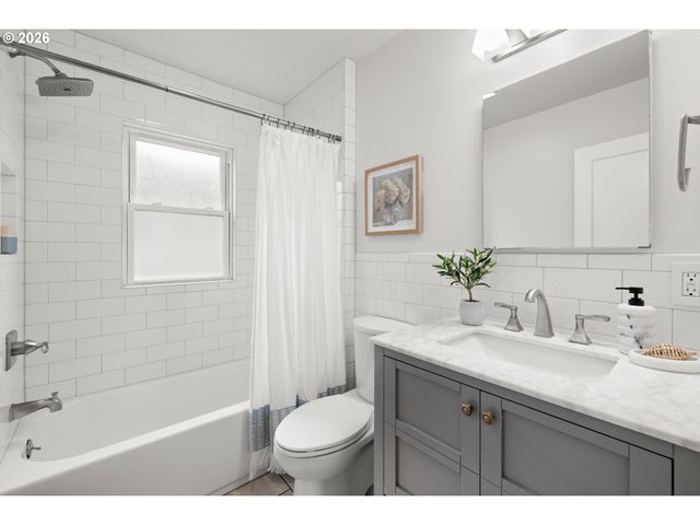 7416 N NEWMAN Ave, Portland, OR 97203