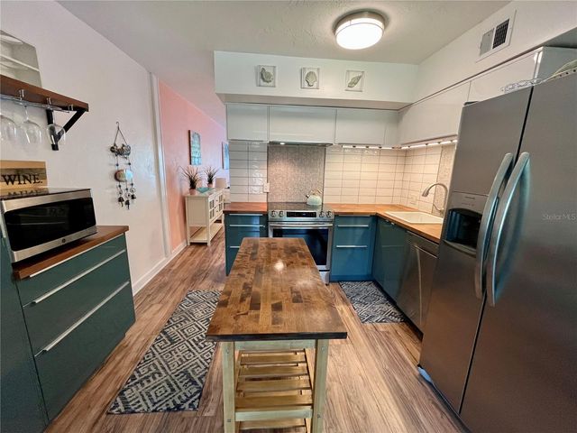 2021 AUSTRALIA WAY W 59, Clearwater, FL 33763