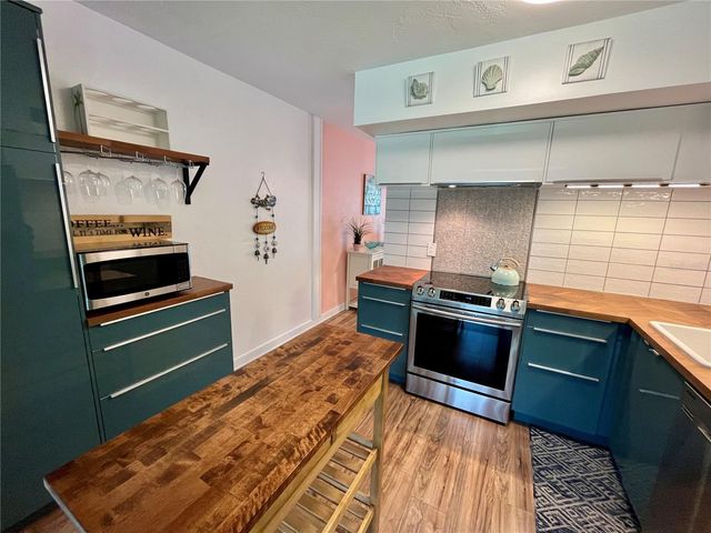 2021 AUSTRALIA WAY W 59, Clearwater, FL 33763