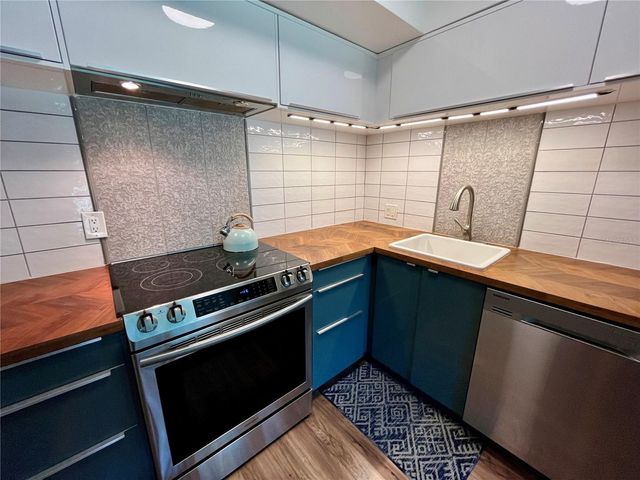 2021 AUSTRALIA WAY W 59, Clearwater, FL 33763