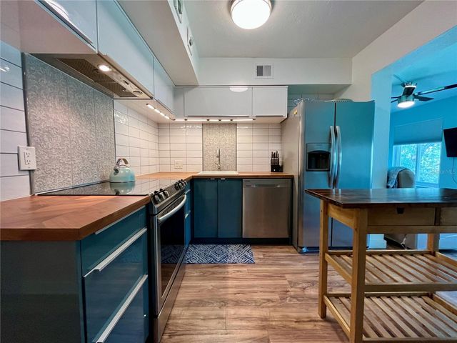 2021 AUSTRALIA WAY W 59, Clearwater, FL 33763