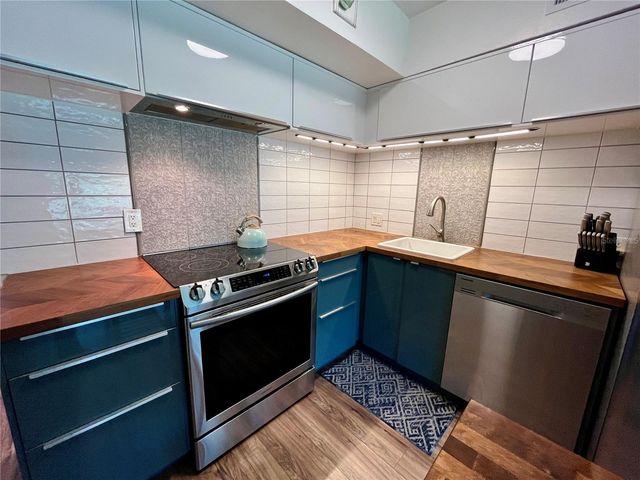 2021 AUSTRALIA WAY W 59, Clearwater, FL 33763