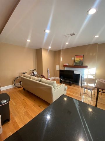 32 Linden St 7, Brookline, MA 02445