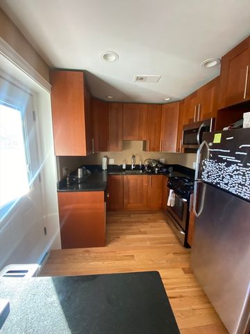 32 Linden St 7, Brookline, MA 02445