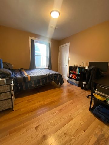 32 Linden St 7, Brookline, MA 02445