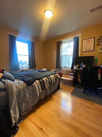 32 Linden St 7, Brookline, MA 02445