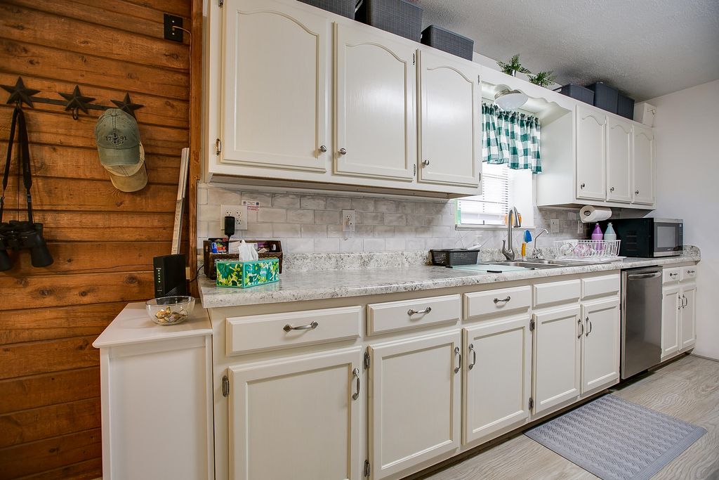 Image 10 of property listing at 16101 Fitzgerald Drive, San Angelo, TX 76904