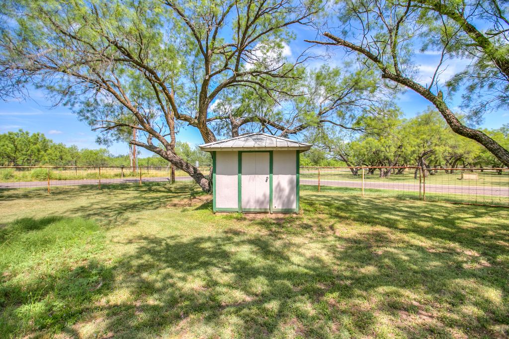 Image 23 of property listing at 16101 Fitzgerald Drive, San Angelo, TX 76904