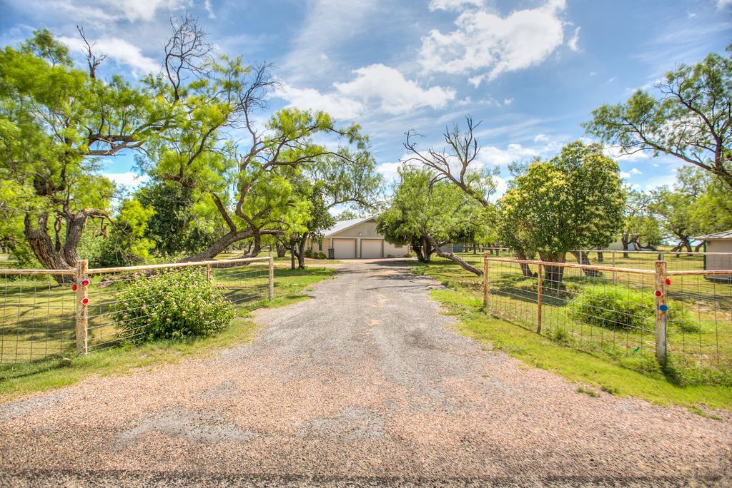Image 3 of property listing at 16101 Fitzgerald Drive, San Angelo, TX 76904