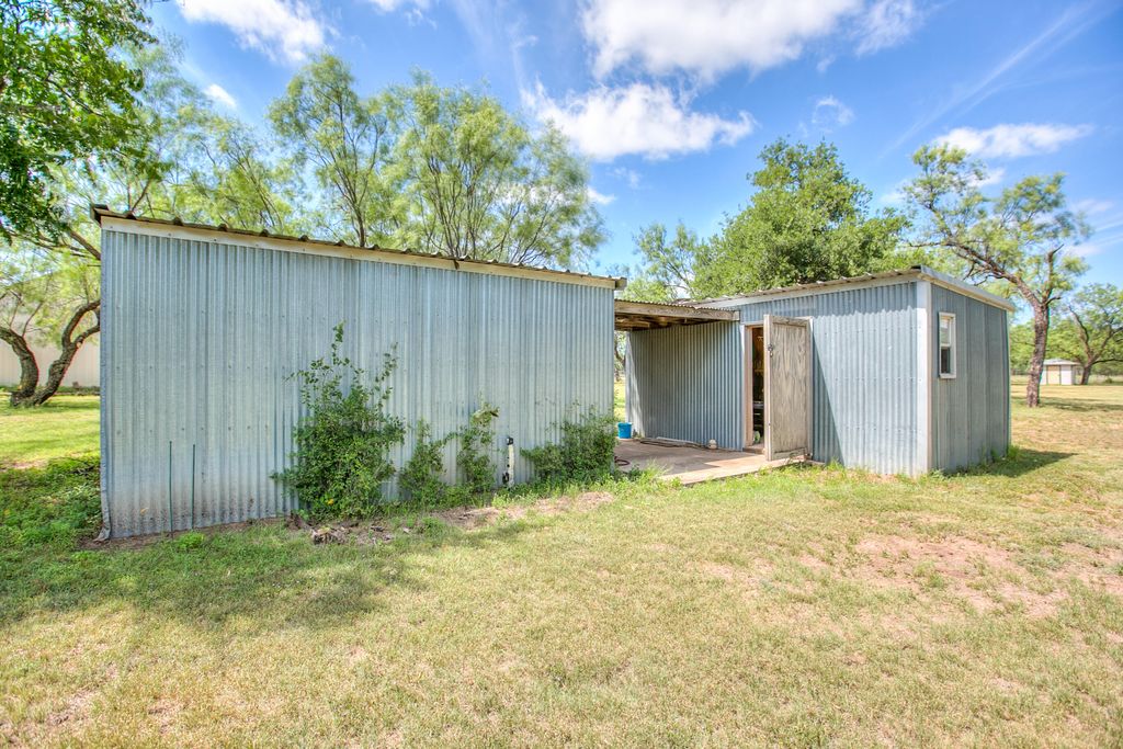 Image 35 of property listing at 16101 Fitzgerald Drive, San Angelo, TX 76904