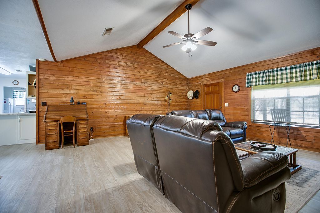 Image 6 of property listing at 16101 Fitzgerald Drive, San Angelo, TX 76904