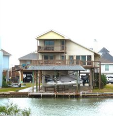 321 Admiral Circle, Tiki Island, TX 77554
