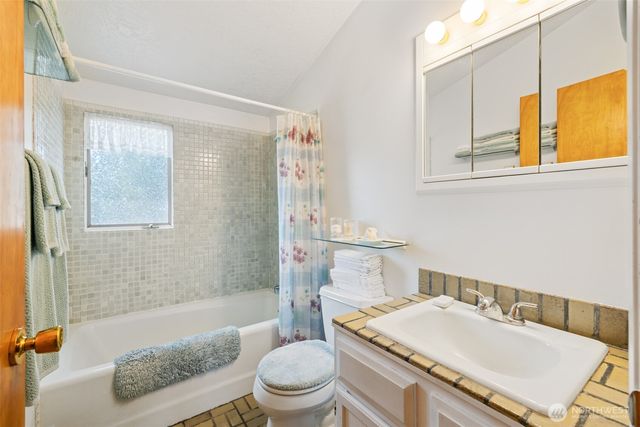 187 Duce Lane, Port Angeles, WA 98362