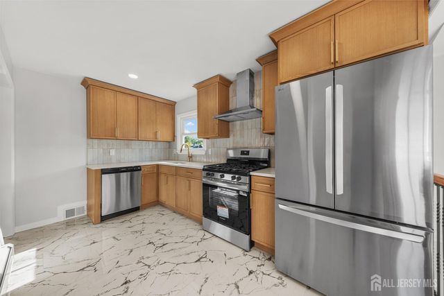 24 Morgan Drive, Edison, NJ 08817