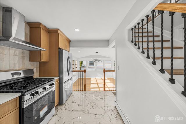 24 Morgan Drive, Edison, NJ 08817