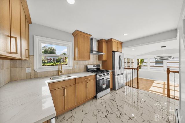 24 Morgan Drive, Edison, NJ 08817