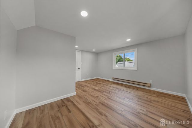 24 Morgan Drive, Edison, NJ 08817