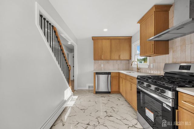 24 Morgan Drive, Edison, NJ 08817