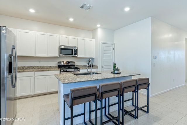 8705 E Creamy Cliffrose Trail, Vail, AZ 85641