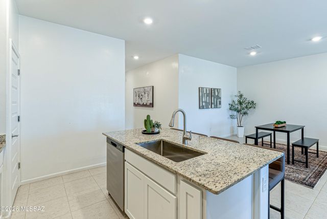 8705 E Creamy Cliffrose Trail, Vail, AZ 85641