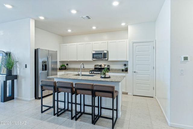 8705 E Creamy Cliffrose Trail, Vail, AZ 85641