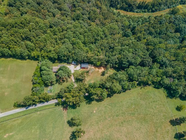 812 Good Hope Rd, Leoma, TN 38468