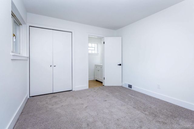 24865 Ridgecroft Avenue, Eastpointe, MI 48021