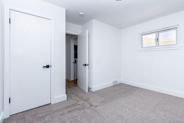24865 Ridgecroft Avenue, Eastpointe, MI 48021
