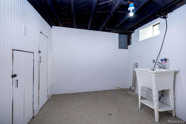 24865 Ridgecroft Avenue, Eastpointe, MI 48021