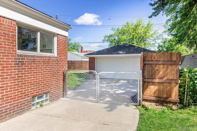 24865 Ridgecroft Avenue, Eastpointe, MI 48021