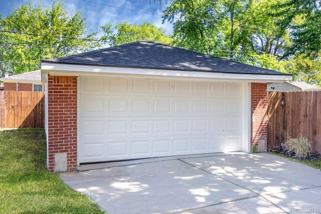 24865 Ridgecroft Avenue, Eastpointe, MI 48021