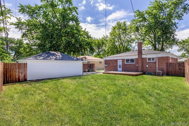 24865 Ridgecroft Avenue, Eastpointe, MI 48021