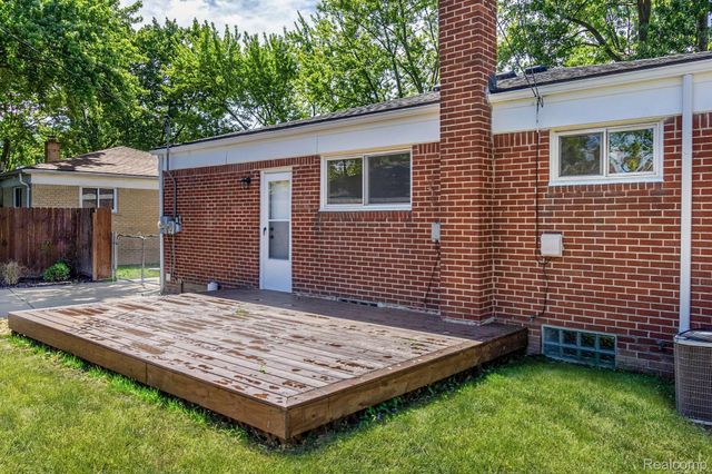 24865 Ridgecroft Avenue, Eastpointe, MI 48021