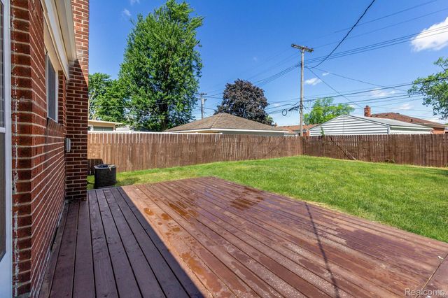 24865 Ridgecroft Avenue, Eastpointe, MI 48021