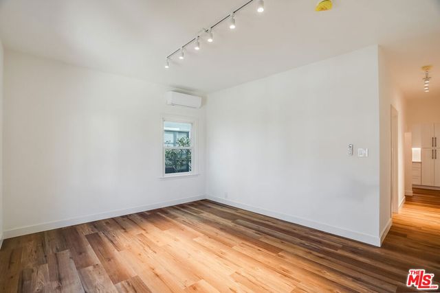 151 N Swall Drive 1, Beverly Hills, CA 90211