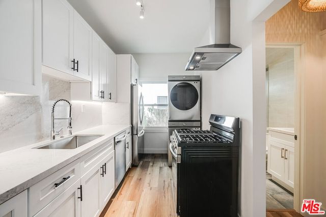 151 N Swall Drive 1, Beverly Hills, CA 90211