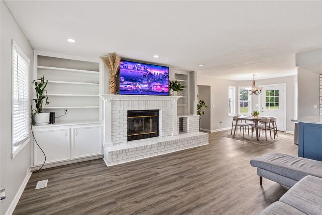 6893 NE Rising Sun Drive, Pleasant Hill, IA 50327