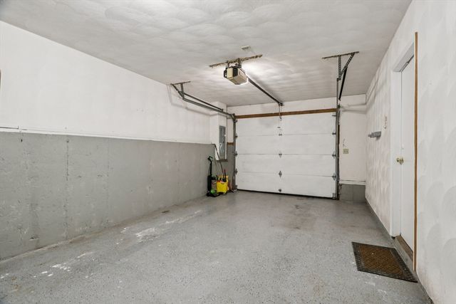 18 Cranston Cir, Woburn, MA 01801