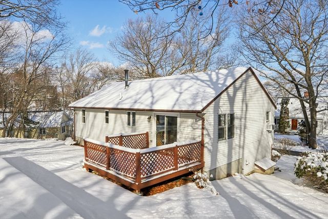 18 Cranston Cir, Woburn, MA 01801