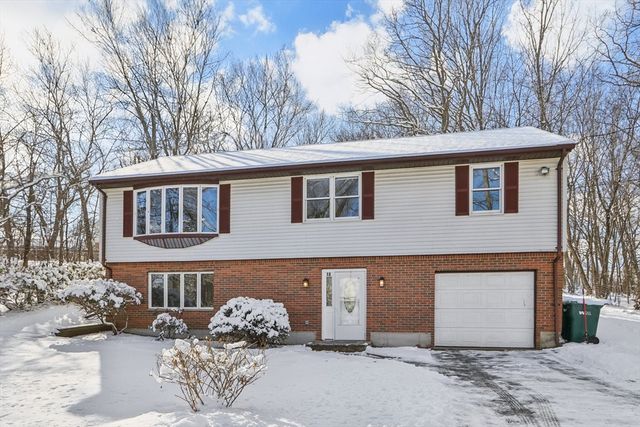 18 Cranston Cir, Woburn, MA 01801