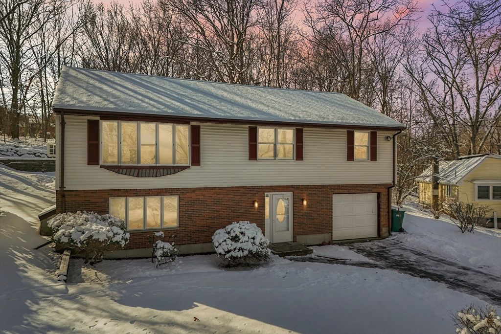 18 Cranston Cir, Woburn, MA 01801