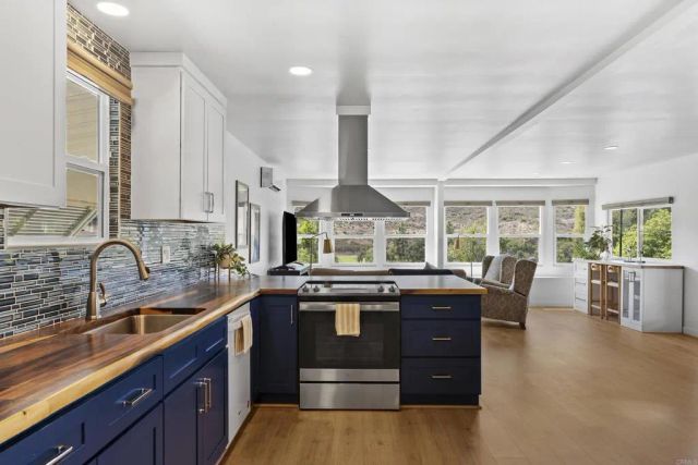 8975 Lawrence Welk Dr. 195, Escondido, CA 92026